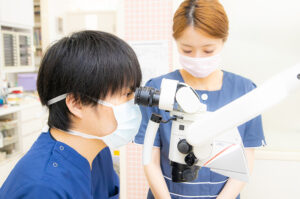 マイクロスコープを用いた治療